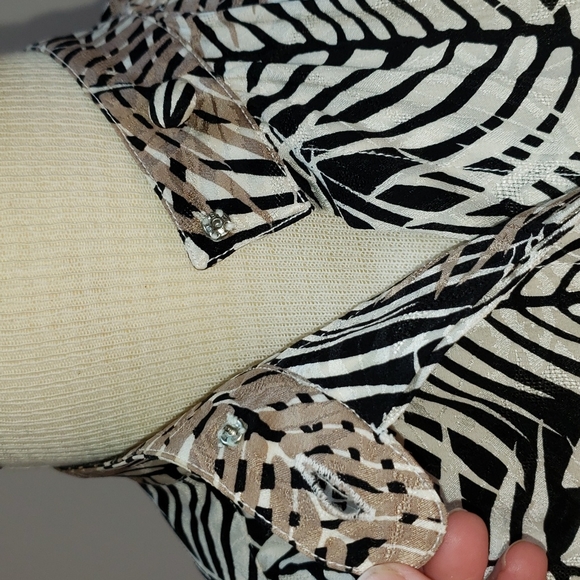 Vintage The Silk Farm White, Black, Tan Floral Leaf Silk Button-front Shirt, 6 - Picture 4 of 10